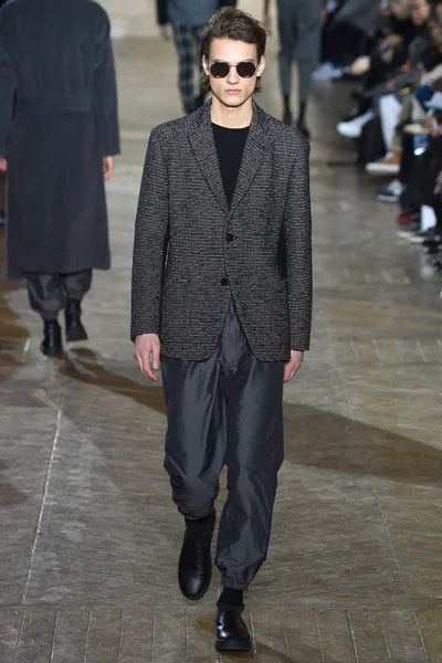 Look 32